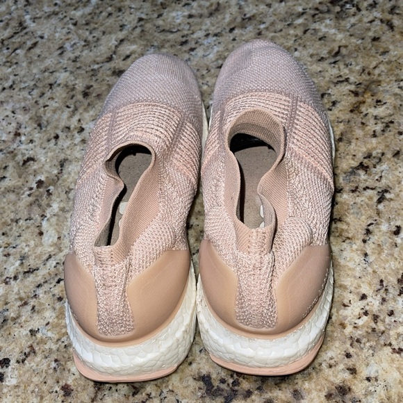 Adidas UltraBoost Laceless - Picture 3 of 9